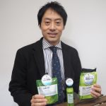 コンビニに通いつめ、ユーザー像を尖らせる! パッケージ上の「おかんのメッセージ」に込められた想い