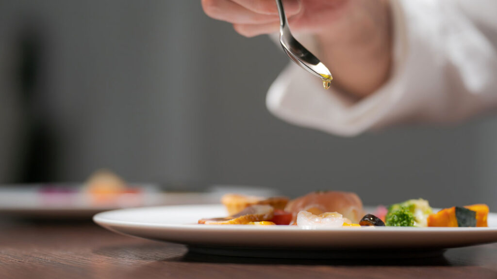 レストランなどサービスを展開するホテル　イメージ