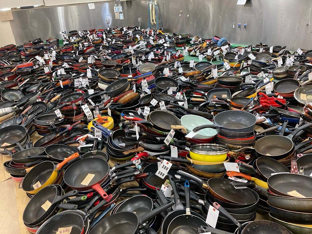 集まったフライパン